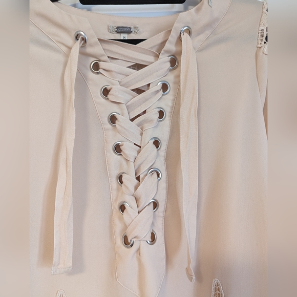 Gimmicks Boho Lace-up Shirt - Picture 3 of 7